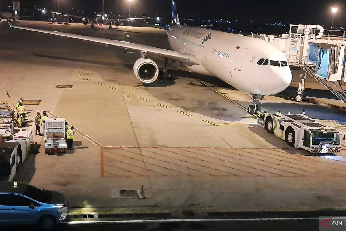 12 Penerbangan Dialihkan di Bandara Soetta Akibat Cuaca Ekstrem, Operasional Terganggu