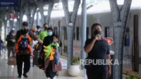 30.304 Penumpang Kereta Api Daop 1 Jakarta Berangkat pada Libur Jumat Agung: Angka Rekor dan Dampaknya