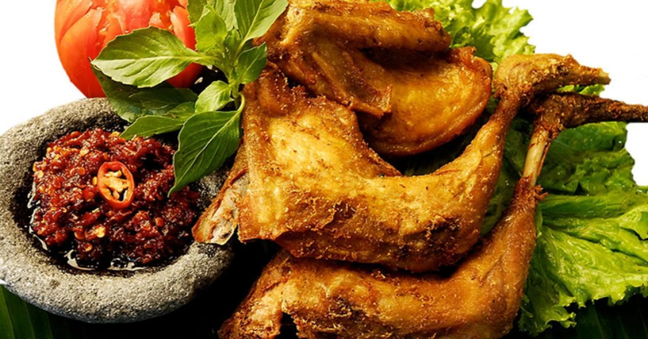 7 Tempat Ayam Goreng Berempah Wajib Coba di Bandung yang Bikin Lidah Bergoyang