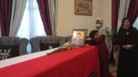 Air Mata Keluarga Melebur Saat Jenazah Mayor Anumerta Zulmi Aditya Tiba di Rumah Duka Cimahi