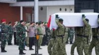 Air Mata Mengiringi Kedatangan Jenazah Tiga Prajurit TNI di Pelabuhan Tanjung Priok
