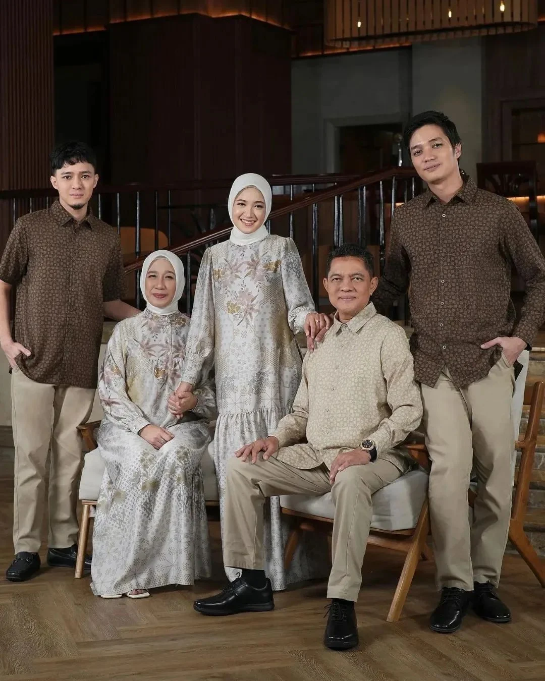 Anak Poppy Sovia Bikin Heboh Lebaran: Tokek Eksotis Jadi Bintang Foto Keluarga