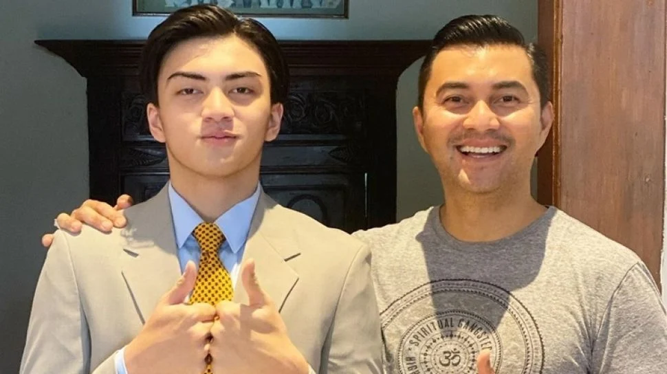 Arka Asmara: Wajah dan Sikap Semakin Mirip Sang Ayah Anjasmara, Simak Potret Terbaru