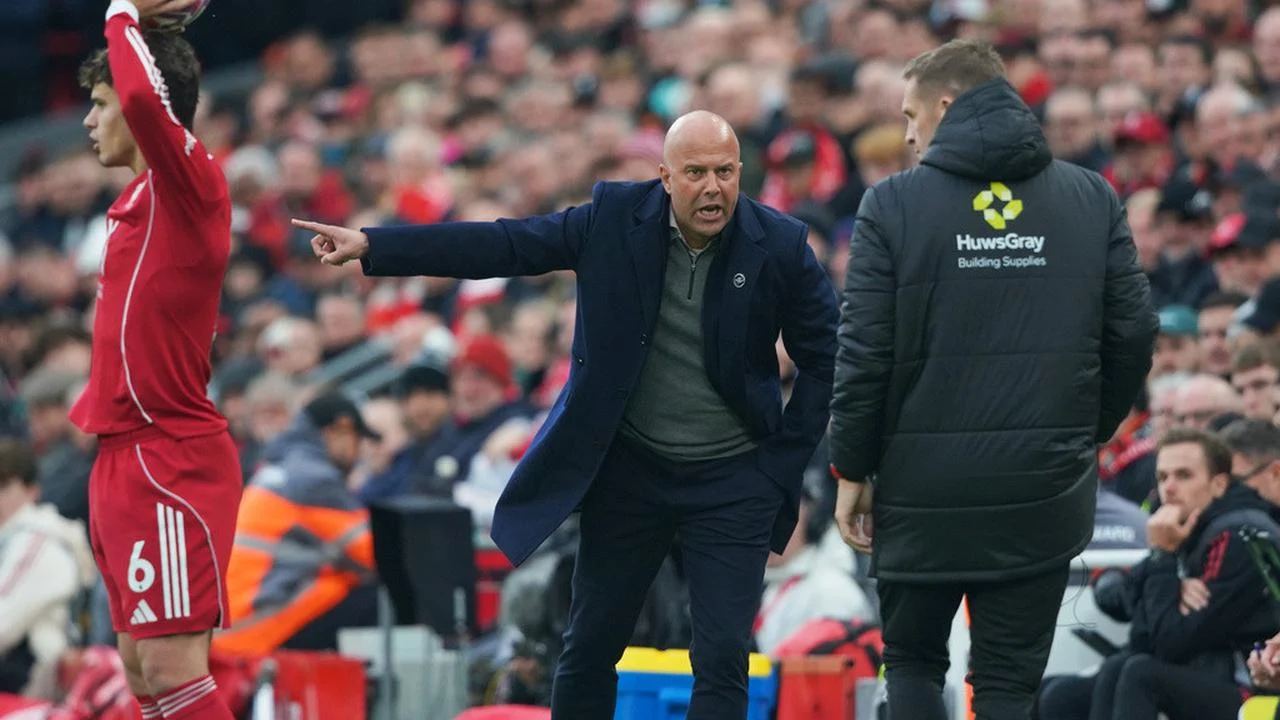 Arne Slot Mengkritik Kegagalan Liverpool di FA Cup: Kemarahan atas Kekalahan Telak dari Manchester City