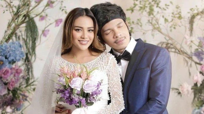 Atta Halilintar Guncang Hati Aurel Hermansyah dengan Lamaran Romantis di Peringatan Lima Tahun Pernikahan