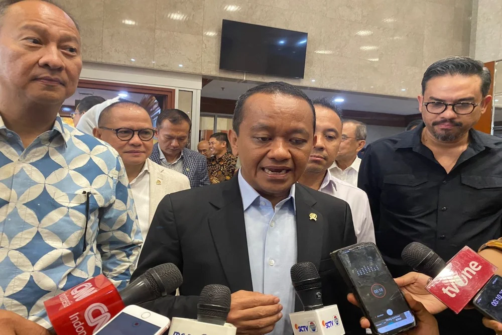 Bahlil Lahadalia Soroti Kenaikan Harga Avtur: Tantangan dan Peluang Kompetitif Nasional