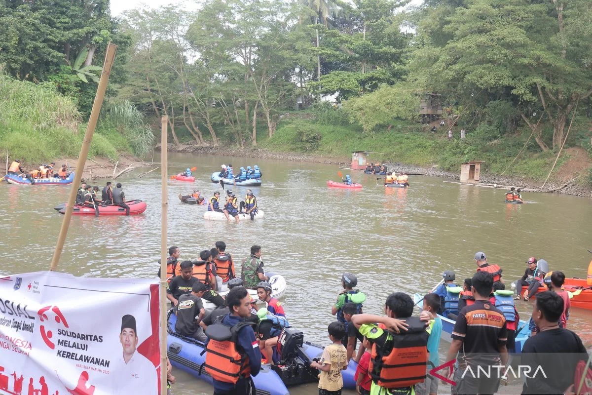 Baksos Tagana 2024: Ribuan Sembako Disalurkan, Sungai Bersih Dihiasi Aksi Relawan