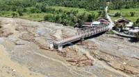 Banjir Bandang Mengguncang Aceh Tengah, Dua Jembatan Darurat Ambruk dan Ribuan Warga Terisolasi