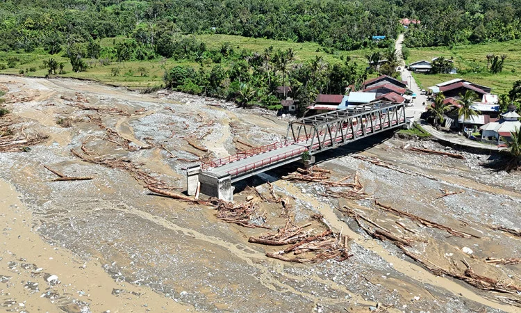 Banjir Bandang Mengguncang Aceh Tengah, Dua Jembatan Darurat Ambruk dan Ribuan Warga Terisolasi