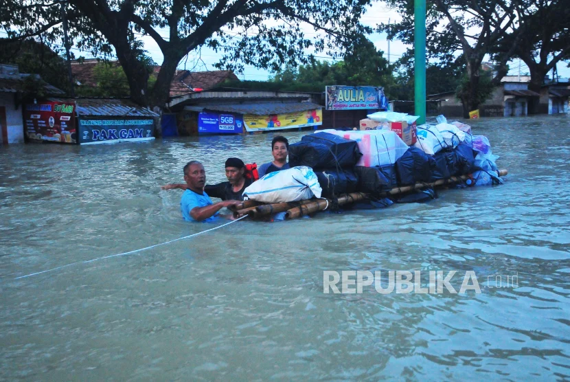 Banjir Demak Memaksa 2.839 Warga Mengungsi, Tanggul Jebol dan Dampak Luas