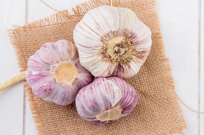 Bawang Putih Berubah Menjadi Biru atau Hijau, Ini Penjelasan Ilmiah dan Apakah Aman Dikonsumsi?