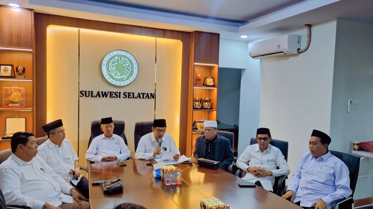 BBPOM dan MUI Sulsel Tegaskan: Oli Bukan Obat, Konsumsi Manusia Bisa Bahayakan Hati dan Ginjal