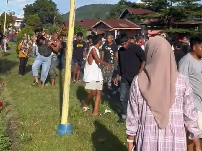 Bentrokan Antardesa di Halmahera Tengah, Dua Warga Tewas dan Puluhan Rumah Hangus