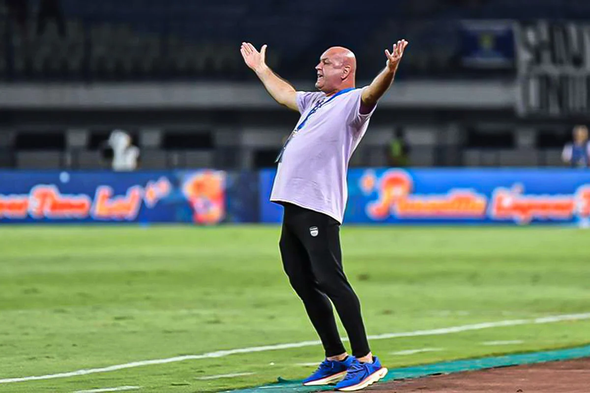 Bojan Hodak Tekankan Kewaspadaan Persib Bandung Menjelang 8 Laga Penentu di BRI Super League 2025/26