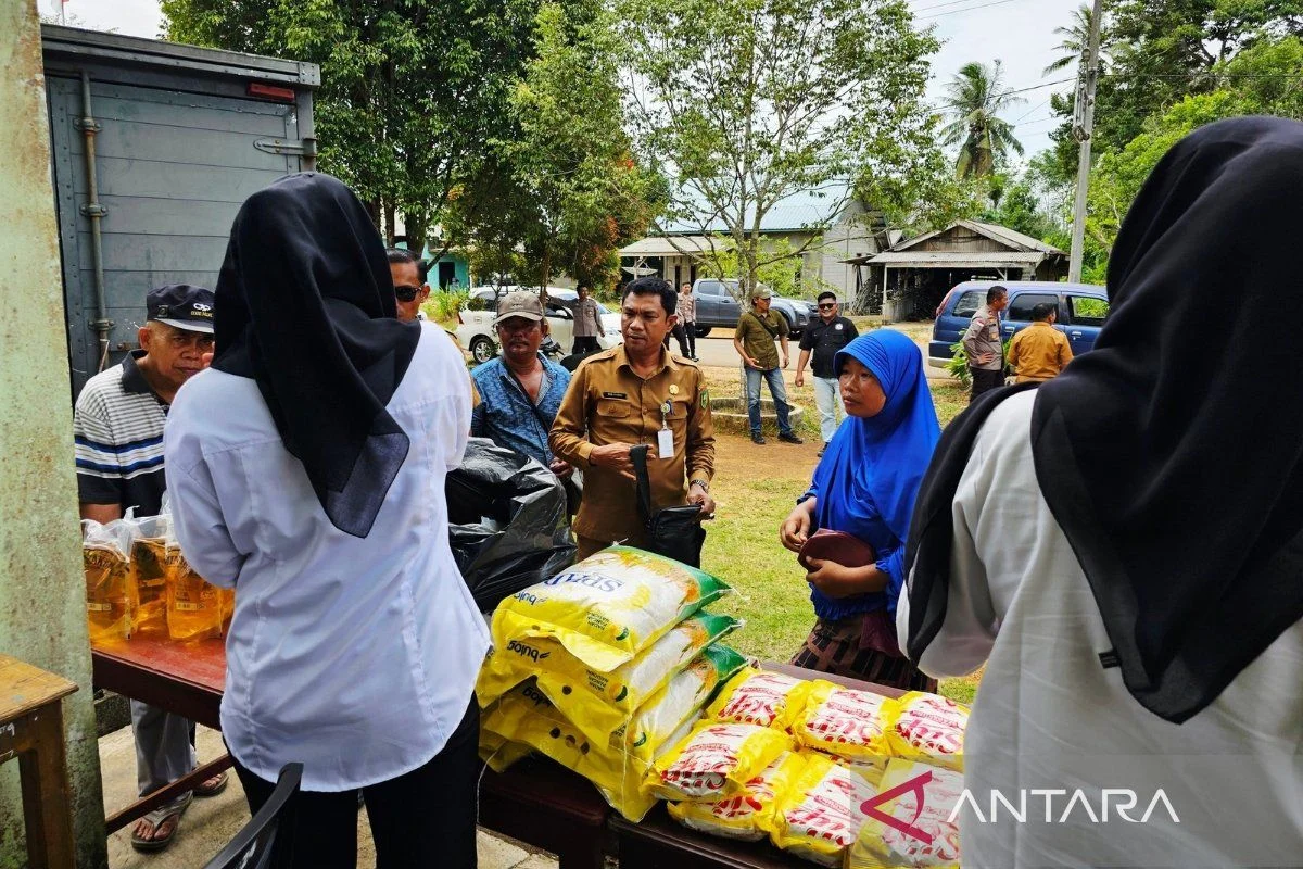 Bulog Natuna Salurkan Beras dan Minyak Goreng ke 7.321 Rumah Tangga, Desa Berperan Aktif dalam Distribusi