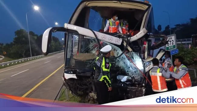 Bus Restu Tabrakan di Tol Jombang: Analisis Penyebab Ban Belakang Pecah yang Menyebabkan Kecelakaan Maut