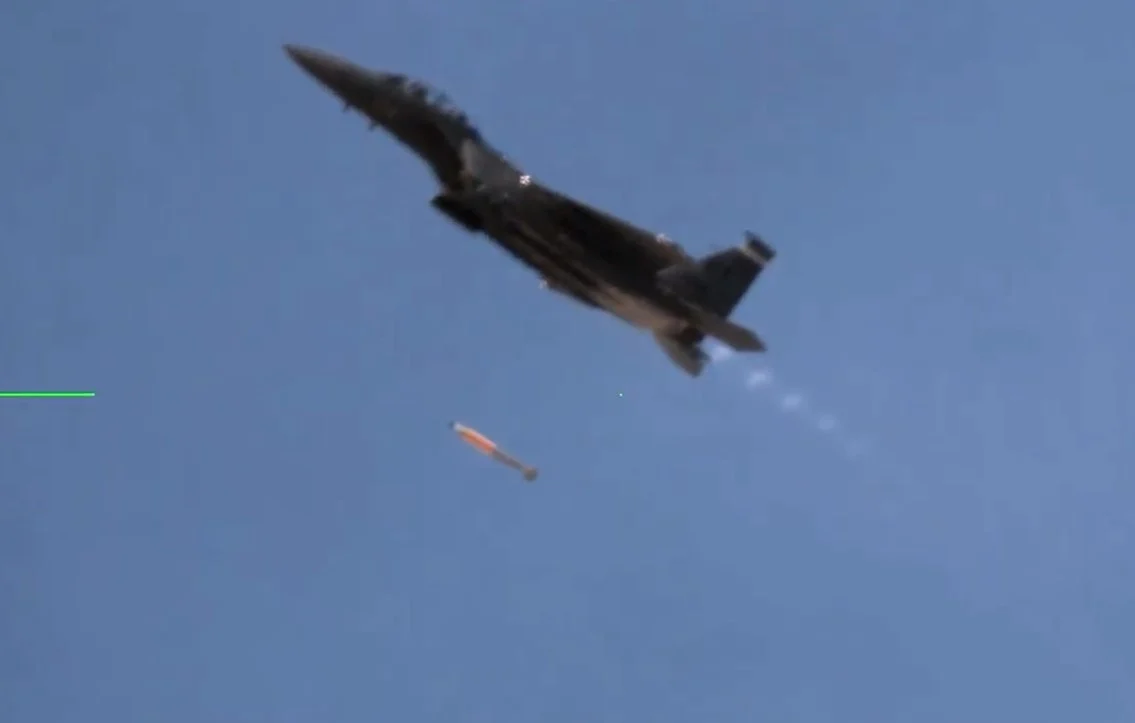 Cara Iran Jatuhkan Pesawat F-15E AS: Analisis Teknologi, Taktik, dan Dampaknya