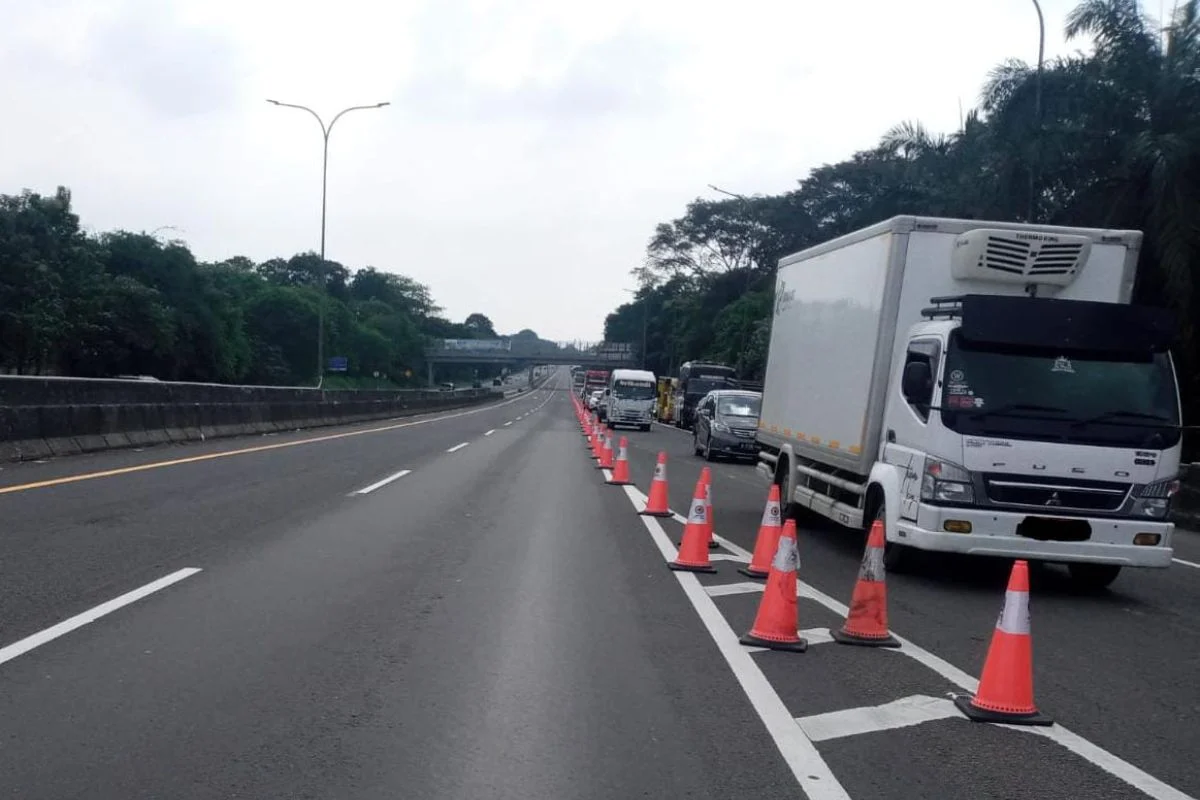 Contraflow Diterapkan di Tol Jakarta‑Cikampek KM 55‑47, Arus Balik Libur Panjang Padat