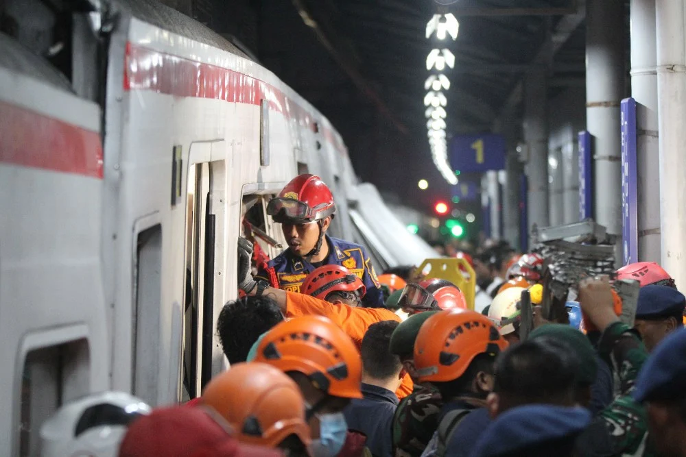 Daop 8 Surabaya Ungkap 588 Penumpang Terdampak Akibat Kecelakaan KA di Bekasi