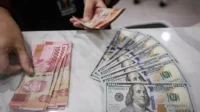 Dolar AS Menembus Rp 17.000, Airlangga Peringatkan Melemahnya Mata Uang Lain