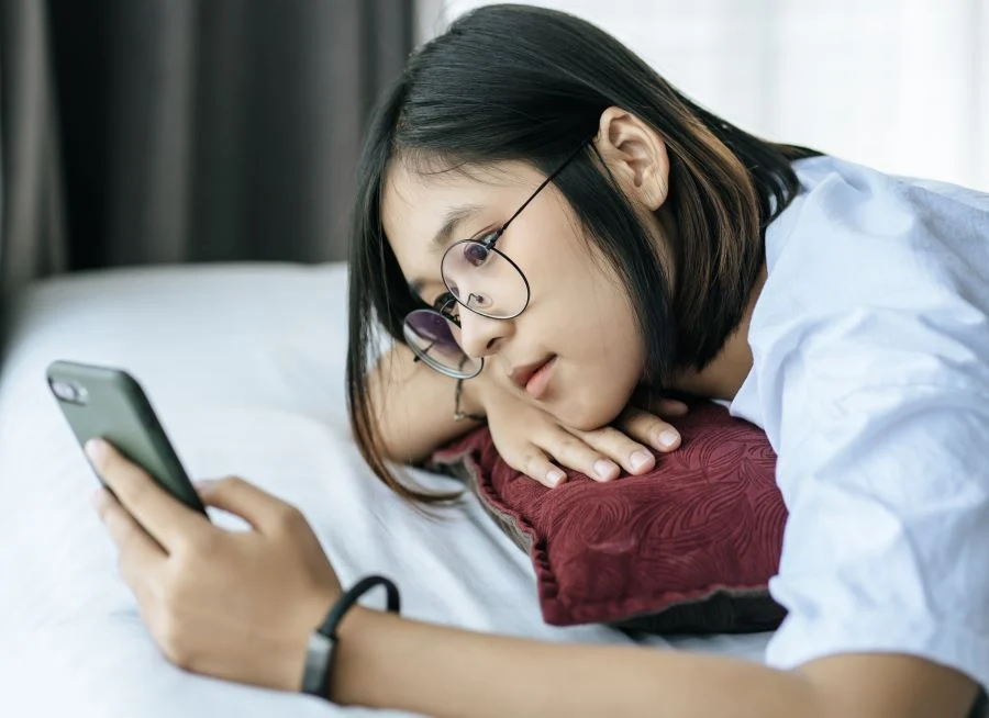 Doomscrolling: Bahaya Kecanduan HP dan 3 Cara Efektif Mengatasinya