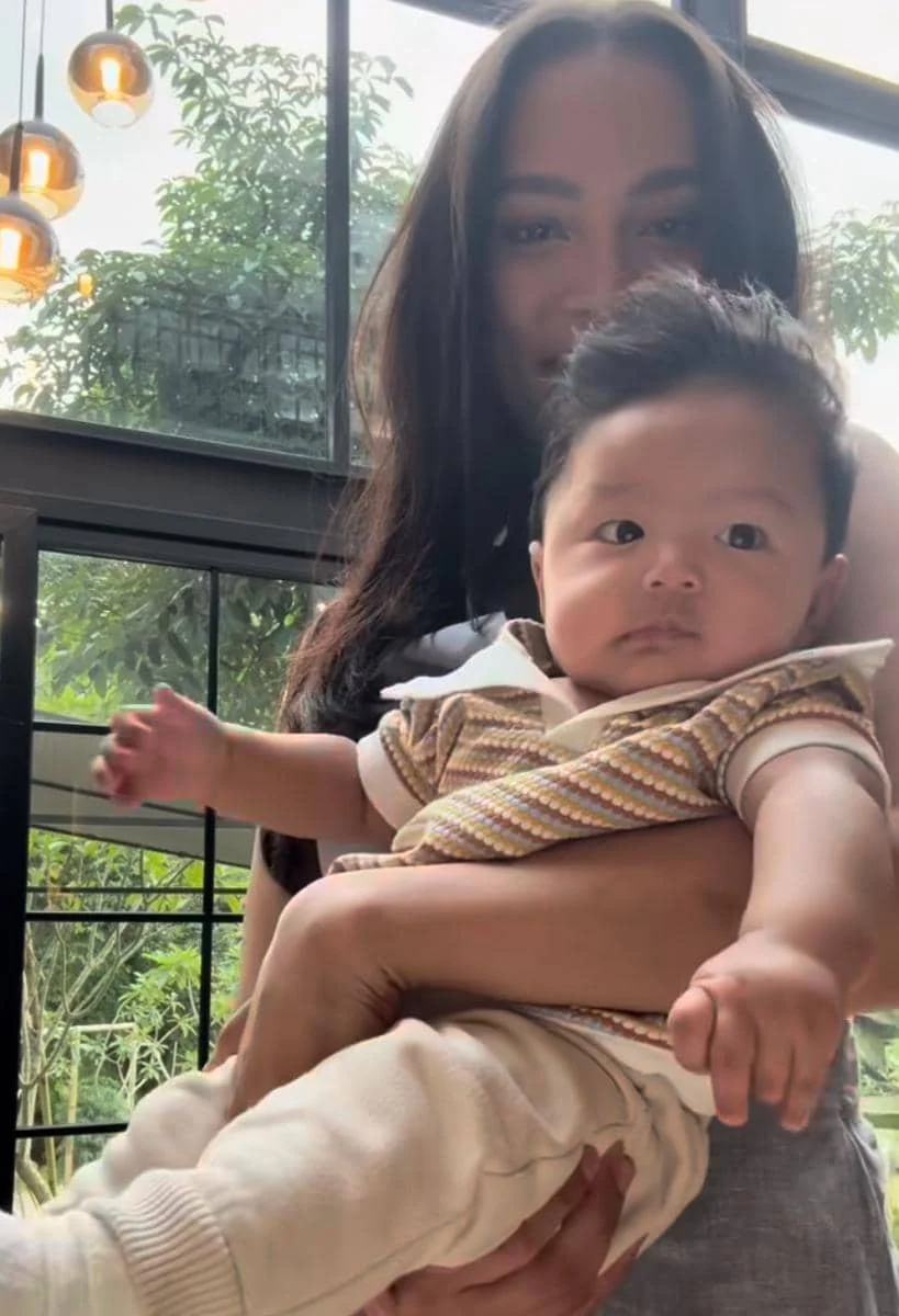 Erika Carlina Terkejut: Baby Andrew Dihujani Ribuan Penggemar