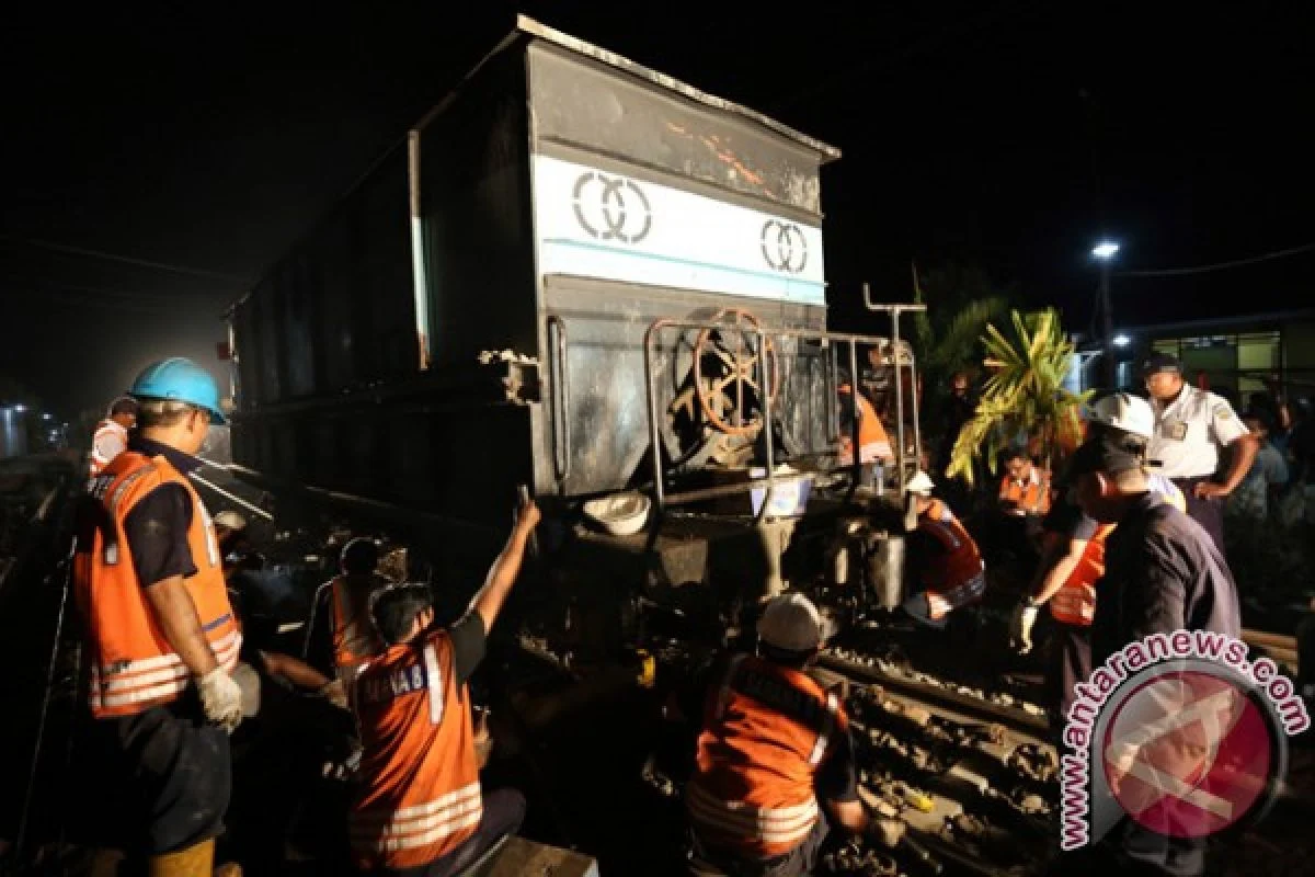 Evakuasi KA Bangunkarta yang Anjlok di Bumiayu Brebes Memakan Waktu 6-7 Jam, Puluhan Petugas Dikerahkan