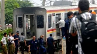 Evakuasi KRL Bekasi: Basarnas Potong Gerbong, 7 Penumpang Terjepit Selamat Diberantas