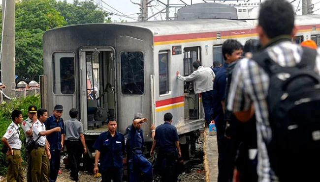 Evakuasi KRL Bekasi: Basarnas Potong Gerbong, 7 Penumpang Terjepit Selamat Diberantas