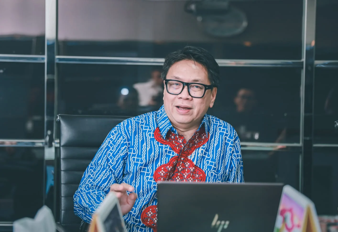 Fajar Satritama: Dari Ruang Direktur Bukopin Finance Hingga Panggung Drum Edane