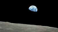 Foto Earthset Artemis II vs Earthrise 1968: Perbandingan Visual, Makna Lingkungan, dan Implikasinya