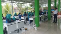 Gedung Baru Amblas dalam Setahun, Siswa SDN Kutakarang 3 Pandeglang Terpaksa Belajar di Dapur Sekolah