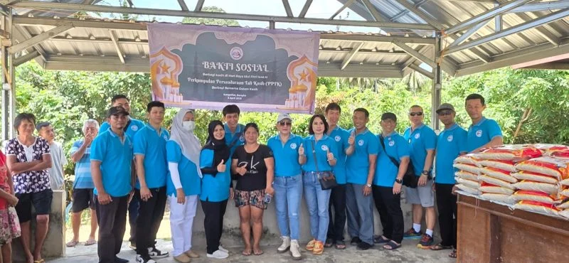 Gubernur Bangka Belitung Serahkan Ratusan Paket Sembako Cheng Beng, Kursi Roda, dan Tongkat di Pangkalpinang