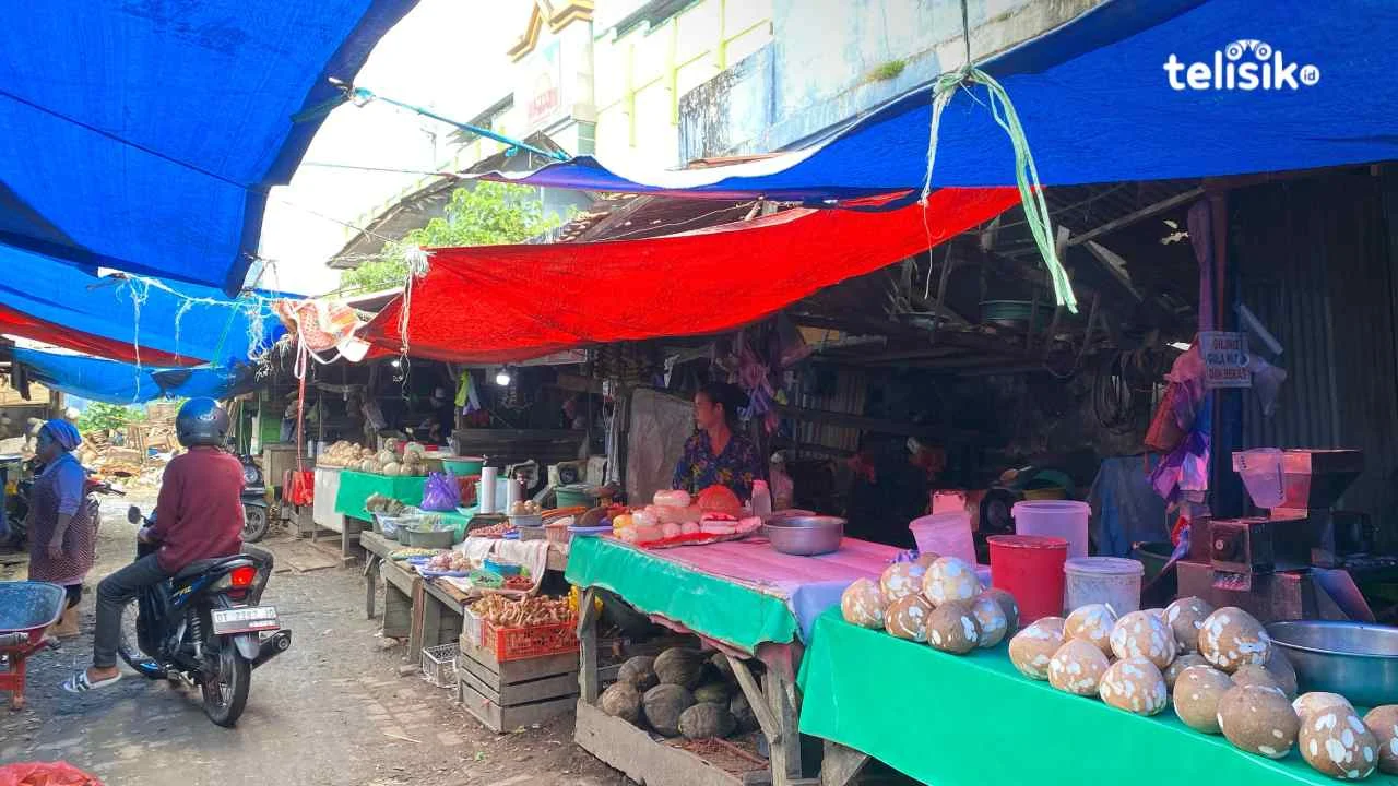 Harga Plastik Melonjak Tajam, Pedagang Pasar Babak Belur Merasa Tertekan