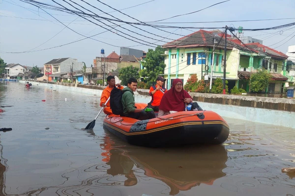 Hujan Deras Mengguyur Tangerang Selatan, Banjir dan Longsor Rantai Dampak Serius