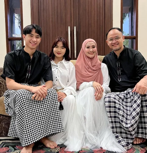 Iis Dahlia Nikmati Kebebasan Baru: Anak Pilih Tinggal Sendiri, Hubungan Suami Istri Kembali Ceria