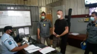 Imigrasi Ngurah Rai Bali Lakukan Deportasi Buronan Interpol Berasal Inggris, Diduga Pemimpin Jaringan Kriminal Internasional