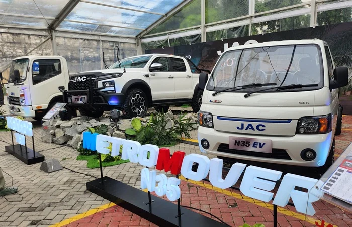 JAC Motors dan Indomobil Perkenalkan Tiga Kendaraan Listrik Komersial di Giicomvec 2026