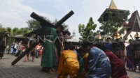 Jalan Salib Paskah di Cililitan: Visualisasi Mendalam Mengajak Umat Menelusuri Sengsara Kristus
