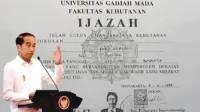 Jusuf Kalla Desak Jokowi Tunjukkan Ijazah Asli, Simak Reaksi dan Implikasinya