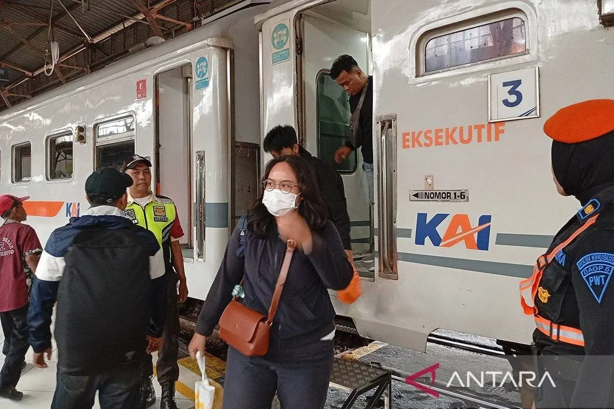 KAI Daop 5 Siapkan 10 Bus Darurat untuk Penumpang Bangunkarta yang Tergelincir di Brebes
