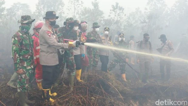 Kapolda Riau Turun Langsung Tangani Kebakaran Hutan di Bengkalis Akibat Ancaman Super El Nino