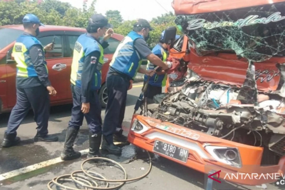 Kecelakaan Dua Truk di Tol Pelabuhan Tanjung Priok, Senggolan Hebat hingga Jalan Ditutup
