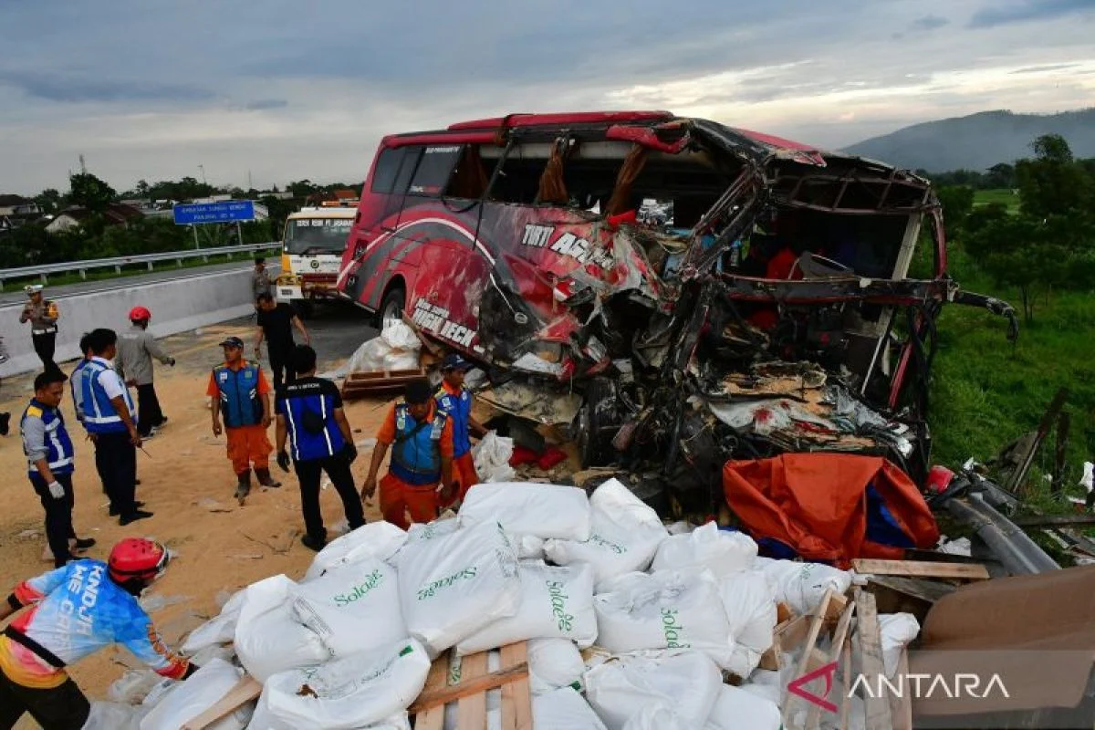 Kecelakaan Fatal Bus AKAP dan Truk di Pangkajene Kepulauan, Satu Korban Tewas