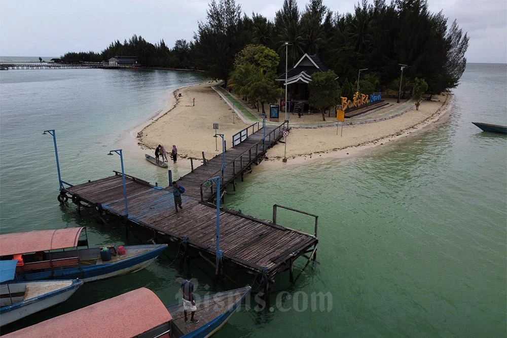 Keindahan Pasir Putih Pulau Bokori Tarik Ribuan Wisatawan Selama Libur Panjang