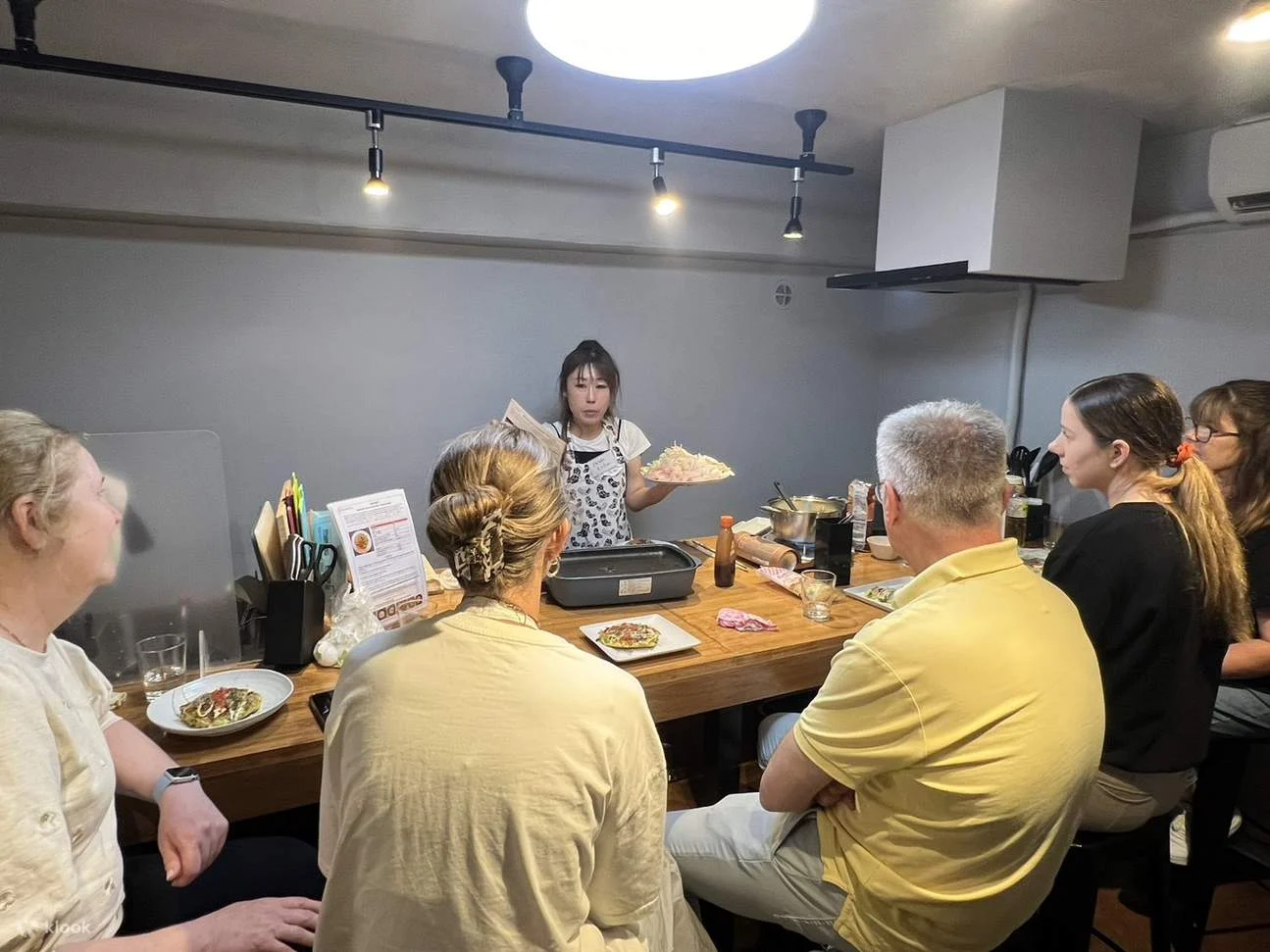 Kelas Memasak Jepang Otentik Bersama Chef Asal Jepang: Pengalaman Kuliner Langsung di Dapur