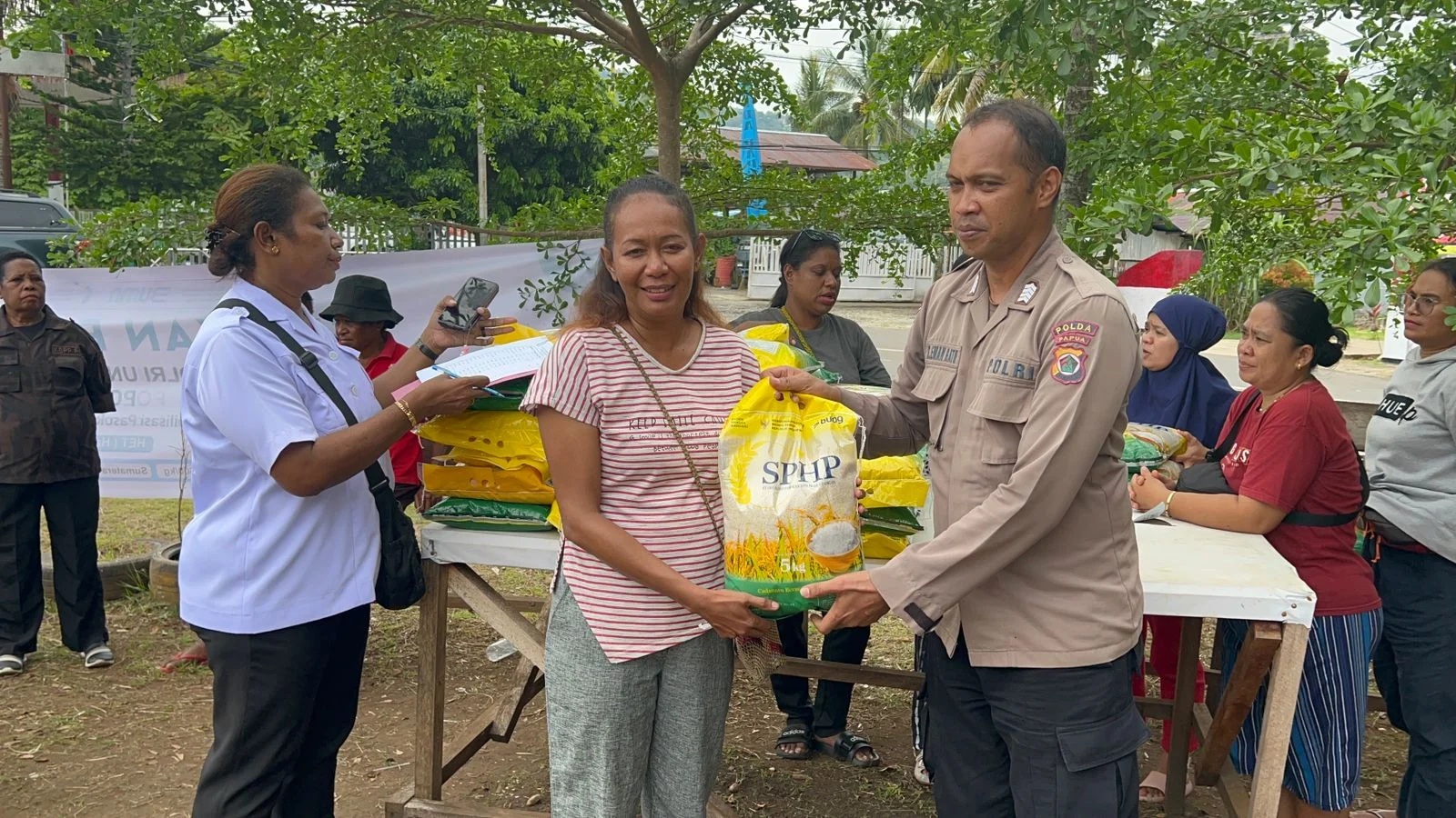 Kenaikan Harga Plastik Goyang Pedagang, Beban Masyarakat Melonjak di Tengah Krisis Global