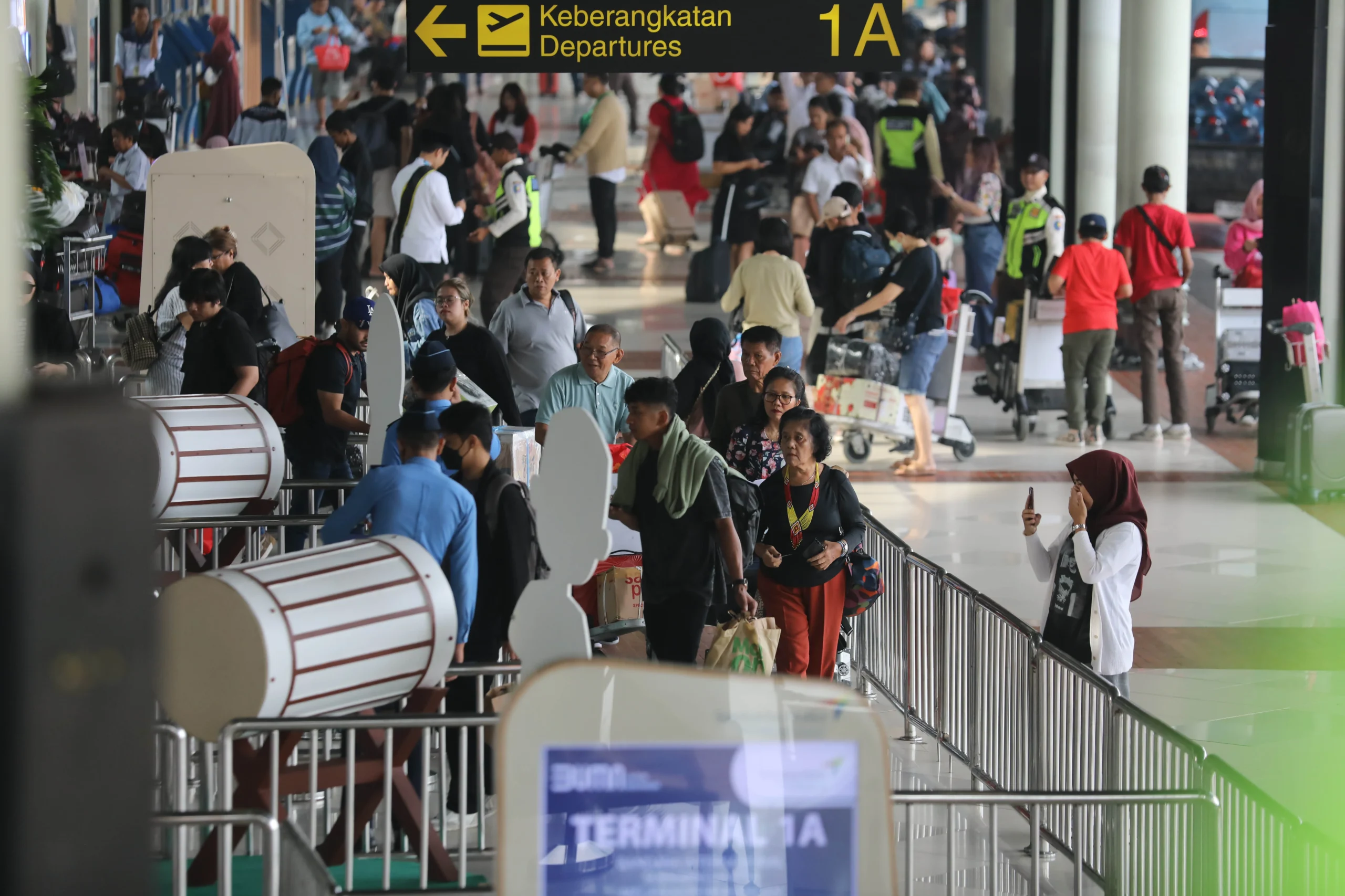 Kenaikan Tiket Pesawat 9‑13% dengan Beban Fuel Surcharge Ditanggung Pemerintah: Apa Dampaknya bagi Penumpang?