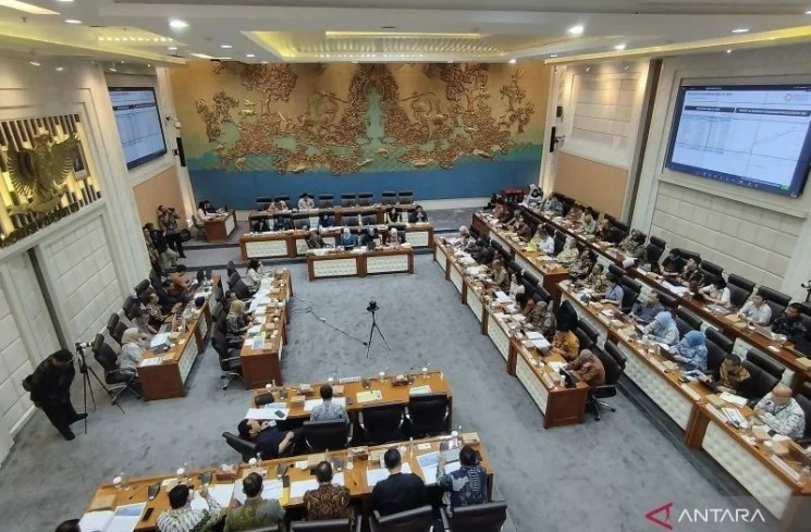 Ketua Komisi VII DPR Tantang Menteri Pariwisata soal Selisih Anggaran, Widi Beri Jawaban Tegas