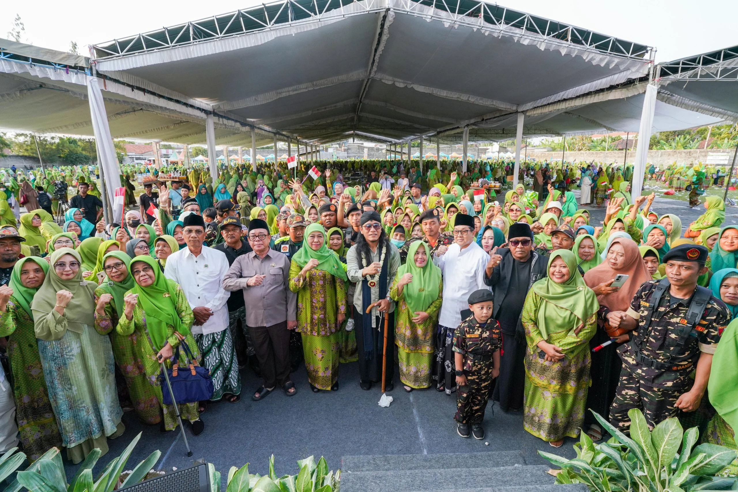 Khofifah Dorong Muslimat NU NTB Perkuat Ketahanan Keluarga dan Cegah Pernikahan Dini demi Indonesia Emas